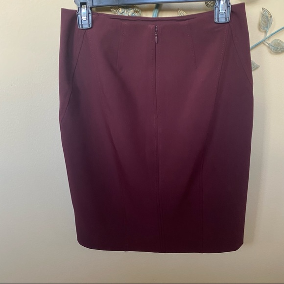 WHBM burgundy/wine Lined Pencil Skirt with "V" Slits Sz 4 Like New!! - Picture 2 of 3